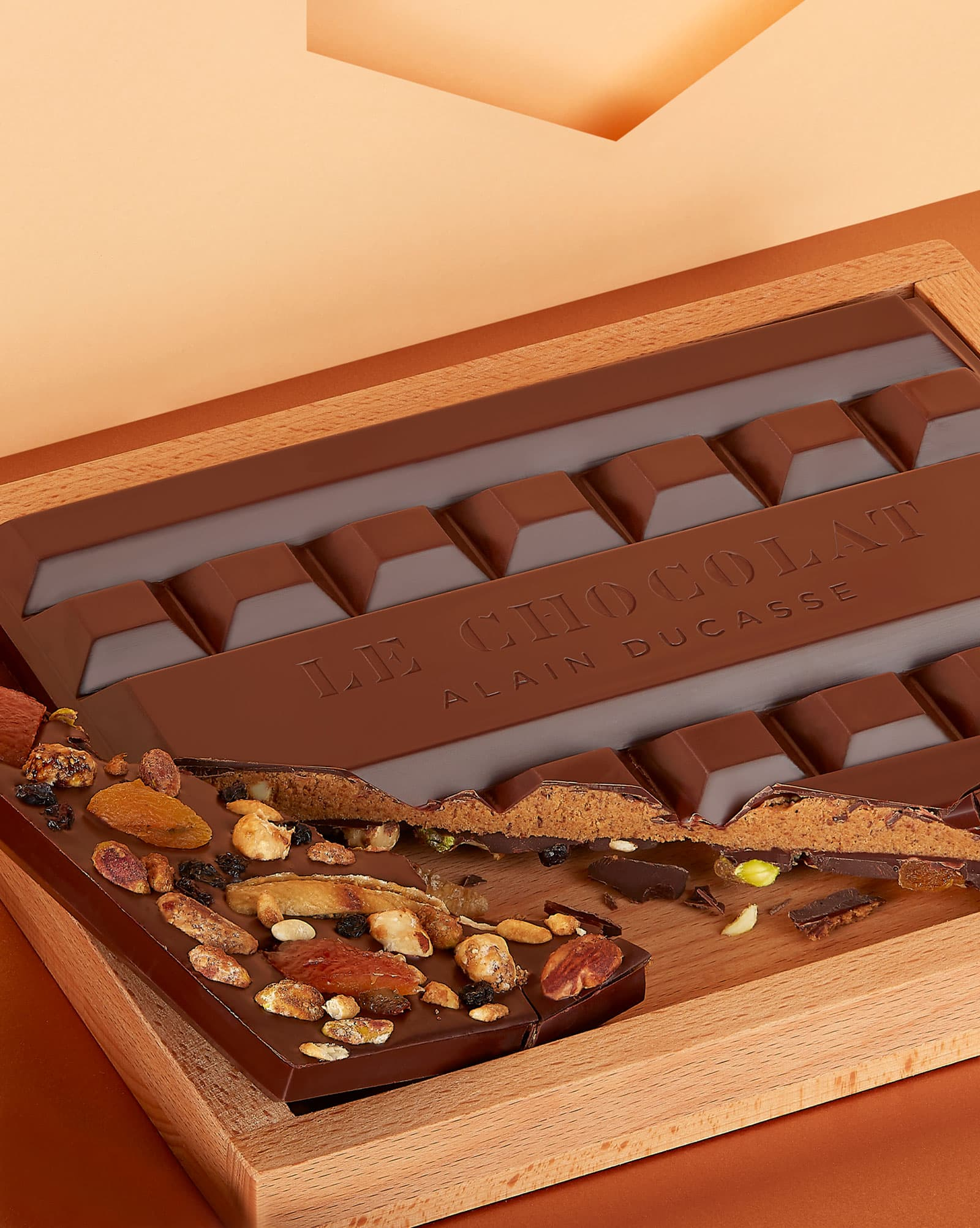 https://www.lechocolat-alainducasse.com/3920/bloc-chocolat-noel-noir.jpg