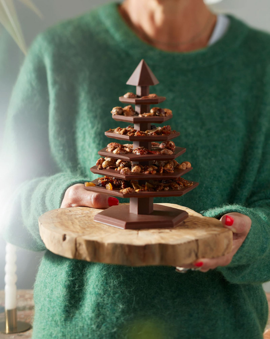 Weihnachtsbaum „Mendiant“ aus Zartbitter und Vollmilchschokolade mit