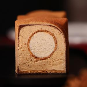 Discover our Hazelnut & Vanilla frozen log